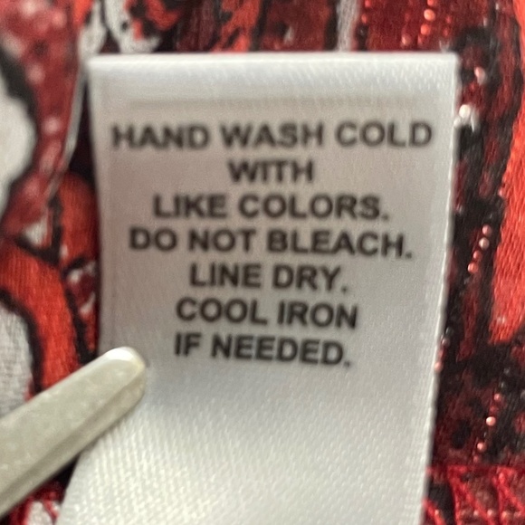 Women’s Cato 14/16W Red/White Shear Paisley Blouse - Picture 11 of 13